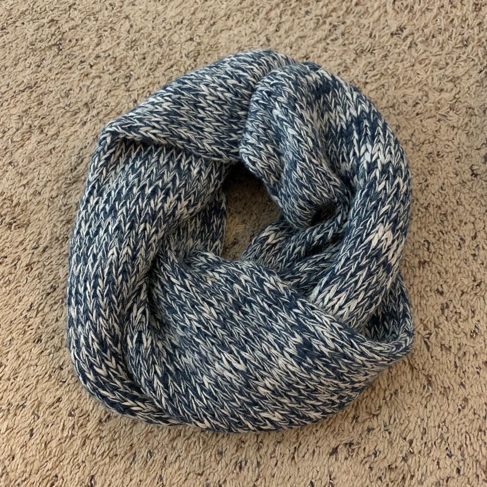 American Eagle Chunky Twisted Circle Infinity Scarf